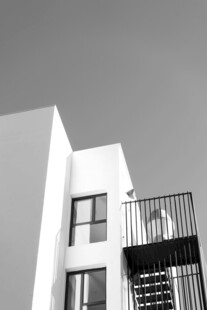现代简约风格白色建筑外观