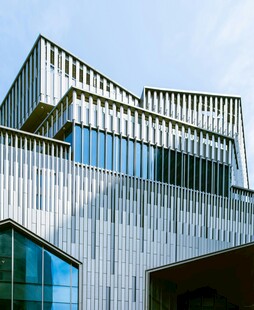 现代风格独特外观建筑