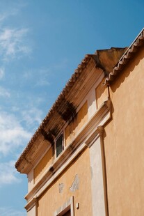 古老建筑屋顶特写