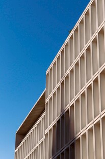 现代风格建筑外观特写