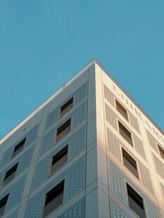 现代高楼建筑外观特写
