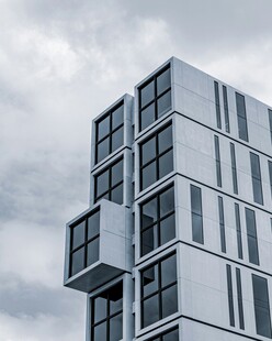 现代风格高层独特建筑外观