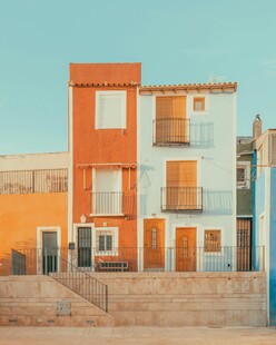 多彩街边建筑