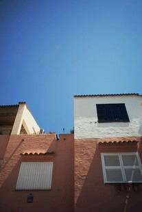屋顶视角下的多彩建筑