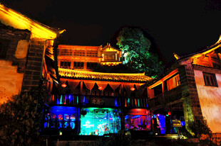 丽江古城夜景灯光秀