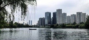 城市河畔风光