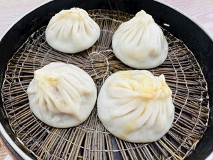 蒸笼里的美味鲜肉包子