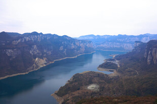 壮丽山水间的江河美景