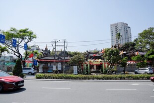 城市街边多彩建筑景观