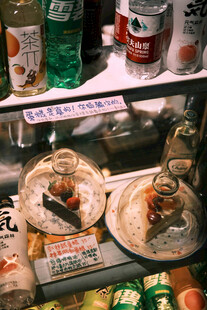 冰箱内的多样食品陈列