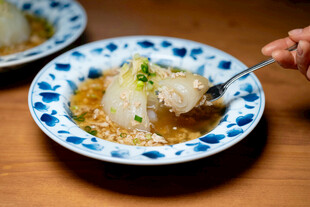 日式碗装美食诱人瞬间