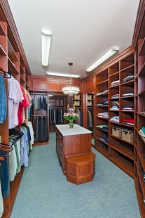 豪华衣帽间展示多样收纳