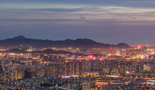 城市夜景灯火璀璨