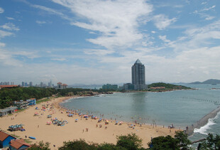 海滨城市美丽沙滩风光