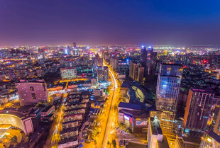 城市璀璨夜景俯瞰图