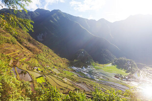 山间村落晨曦美景