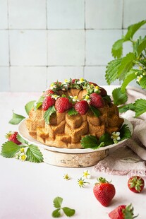 草莓华夫饼甜点诱人