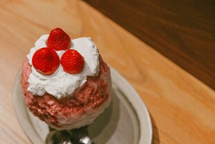 草莓奶油甜点玻璃杯装