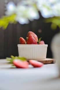 碗中鲜草莓