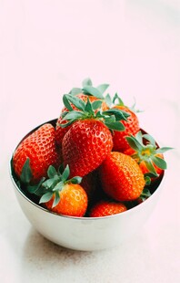 碗中鲜草莓