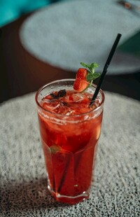 红色冰爽鸡尾酒特写