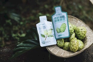 诺丽果饮品与新鲜诺丽果