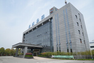 现代风格办公大楼外观