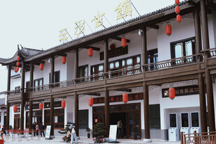 中式古建风格的餐饮店铺