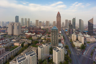 繁华都市天际线俯瞰图