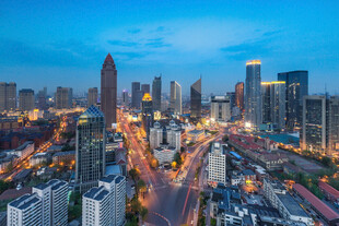 城市璀璨夜景俯瞰图