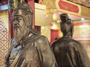 古代人物铜像展示