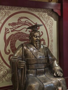 古代帝王青铜坐像