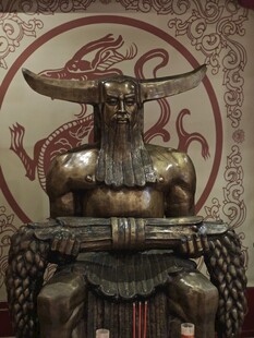 威严神兽青铜雕像