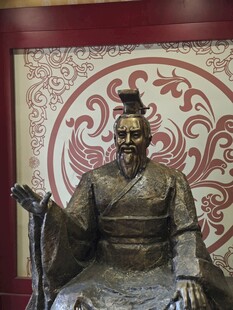 青铜雕像