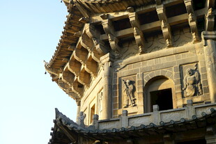 泉州开元寺双塔古建筑上的浮雕