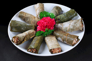 美味卷菜摆盘精致诱人