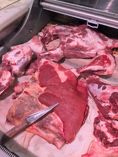 新鲜生肉展示
