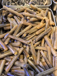 大量竹签整齐摆放