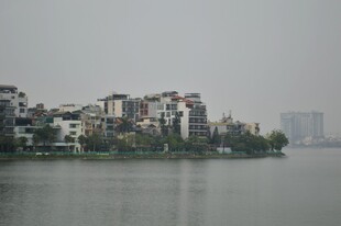 湖畔建筑群