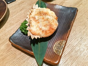 精致摆盘的特色蟹料理