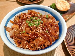 美味韩式拌饭诱人呈现