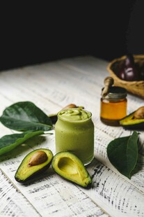 新鲜牛油果及制品展示