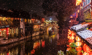 江南水乡夜景灯火璀璨