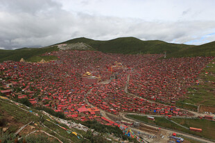 色达佛学院壮观全景