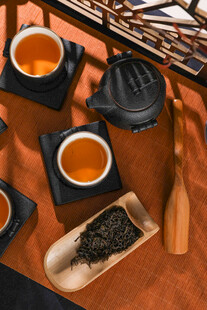中式茶具品味茶香时刻
