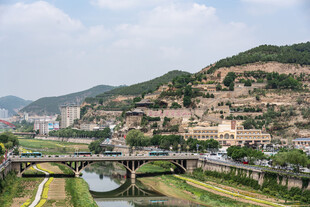 山间城镇风景