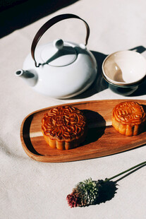 中式茶点与茶具雅致组合