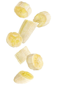 香蕉切片空中飞舞