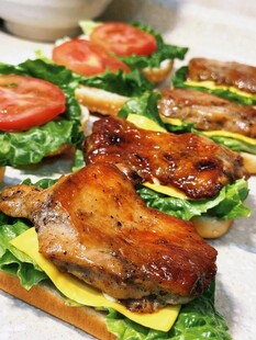 鸡排蔬菜三明治