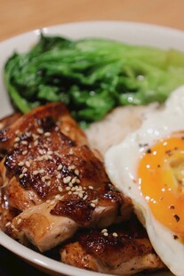 鸡排叉烧饭